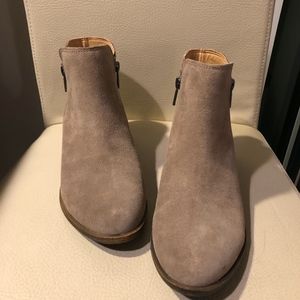 Lucky Brand 6.5 Taupe Booties
